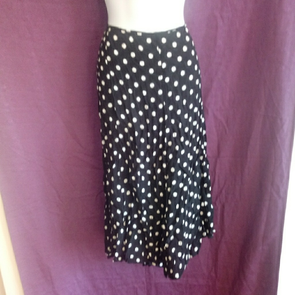 Newport News Gorgeous Woman's skirt plus size
